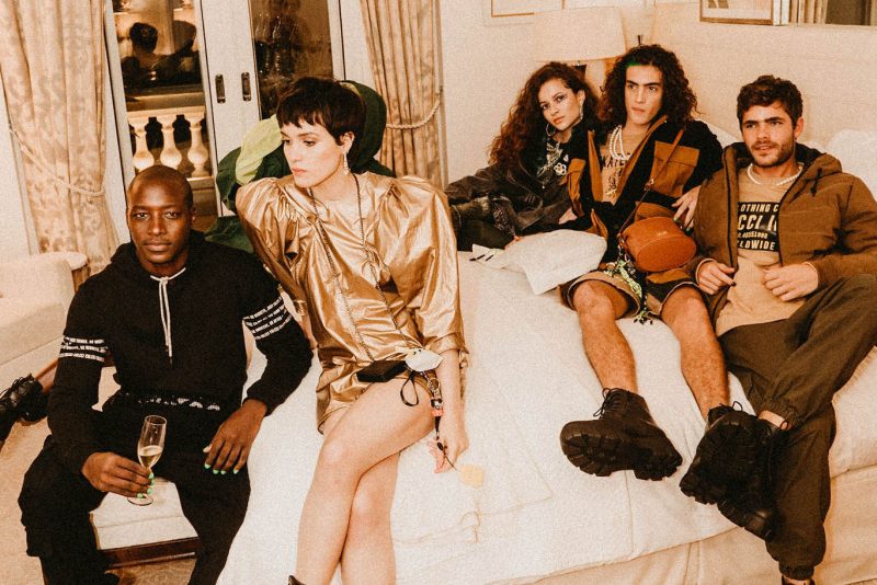 Fun night - Bruna Marquezine brilha durante lançamento da nova coleção da Colcci no Copacabana Palace