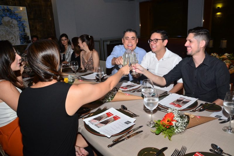 Meeting - Adroaldo Carneiro pilota sessão parabéns com arquitetos no L’Ô Restaurante