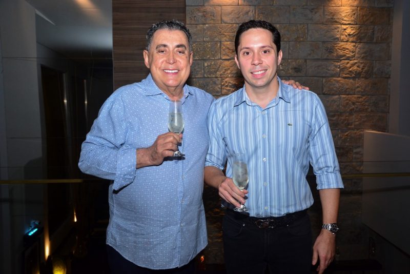 Meeting - Adroaldo Carneiro pilota sessão parabéns com arquitetos no L’Ô Restaurante