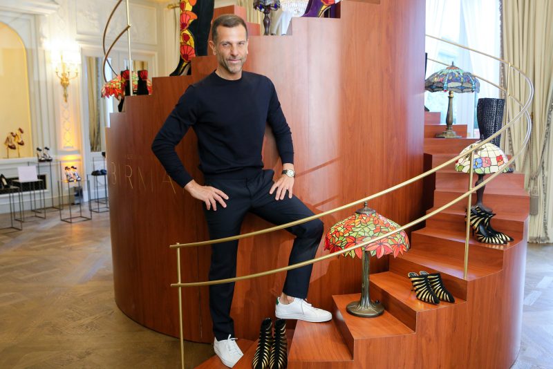 Fall'20 collection - Alexandre Birman pilota press presentation de sua nova coleção em Paris