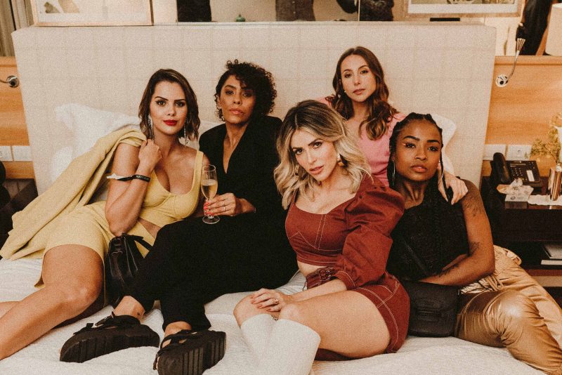 Fun night - Bruna Marquezine brilha durante lançamento da nova coleção da Colcci no Copacabana Palace