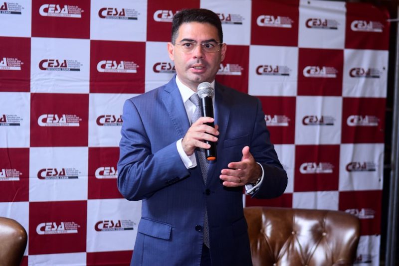 Meeting - Tiago Asfor Rocha Lima reúne o mundo jurídico local em torno de Matthew Dyson