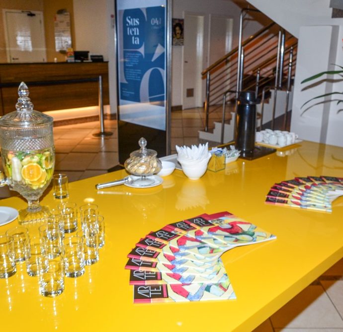 Exposição Sustenta Fé Por Adriano Paz 