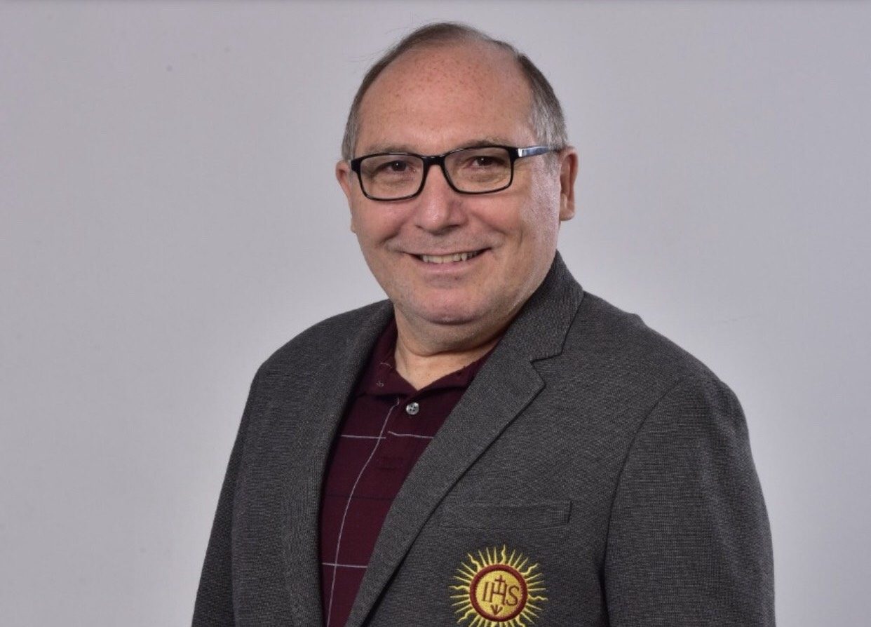 Pe. Eugênio Pacelli realiza missa em comemoração aos 60 anos do Colégio Santo Inácio