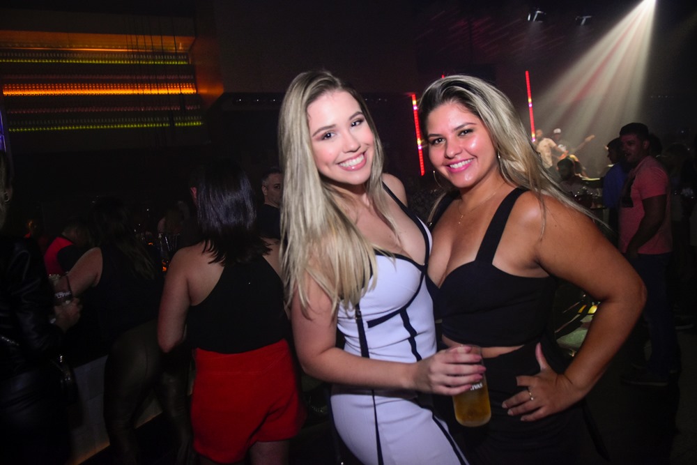 
				Lara Queiroz E Mary Nunes
				