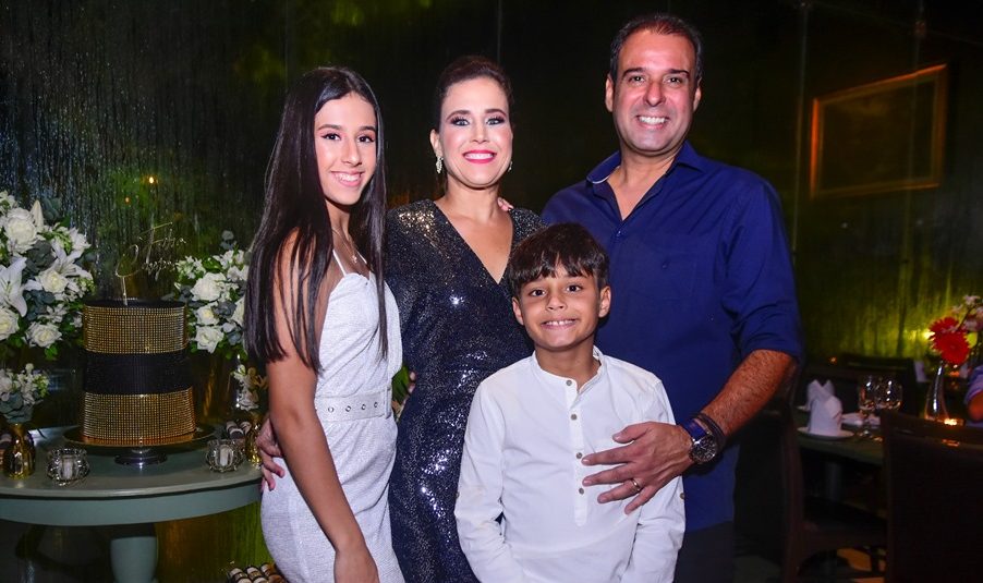 Fábio Campos festeja 50 anos com animada festa no Pipo Restaurante