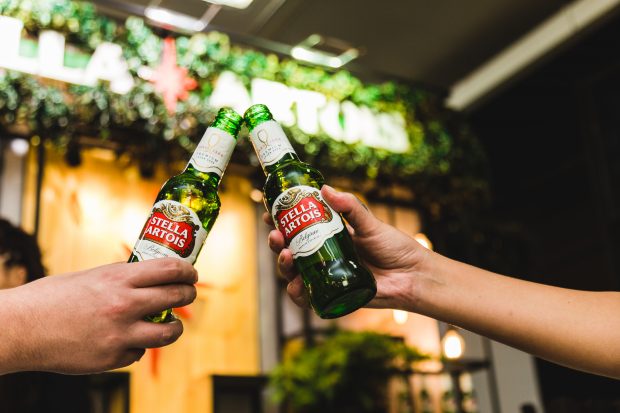 Stella Artois cria movimento para ajudar estabelecimentos afetados durante a quarentena