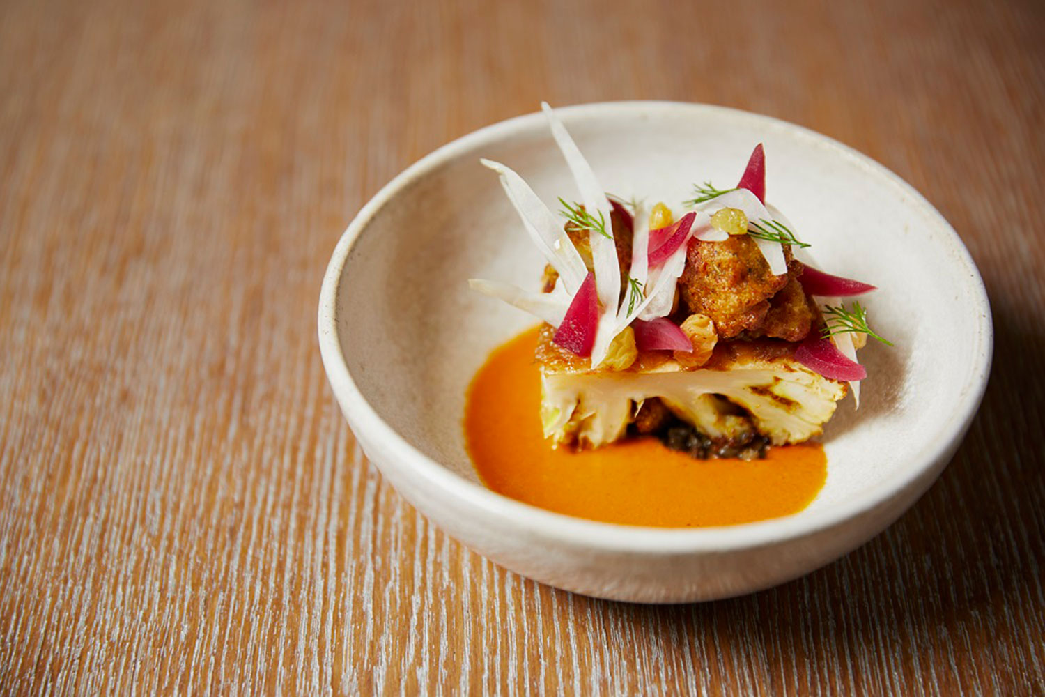 Chef do hotel The Dorchester compartilha sua receita de Curry Vegano