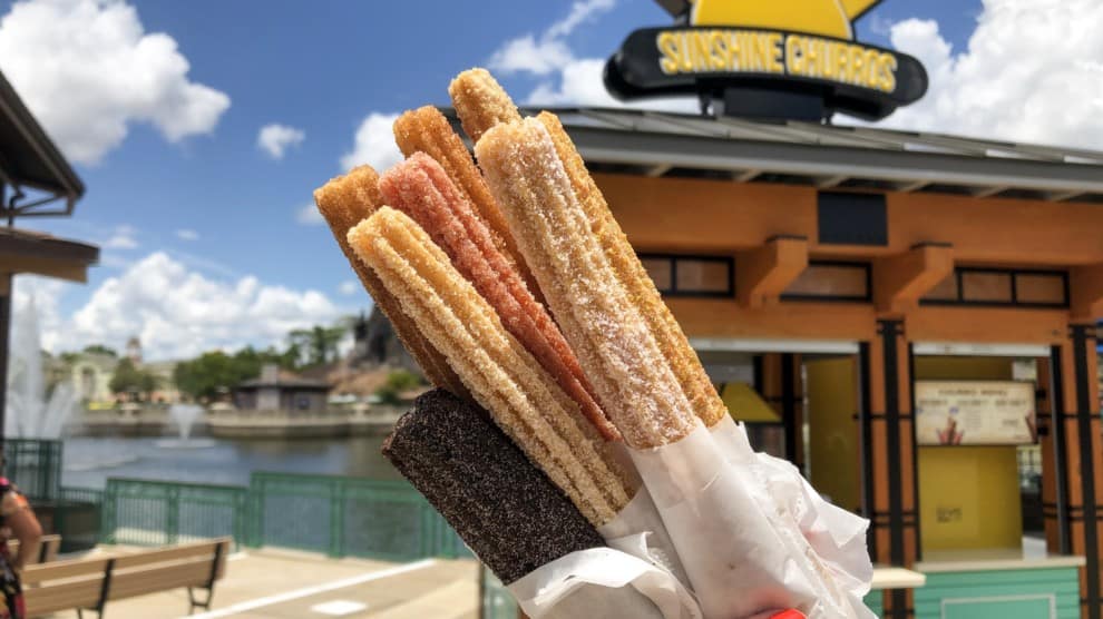 Disney compartilha sua famosa receita de churros para fazer em casa