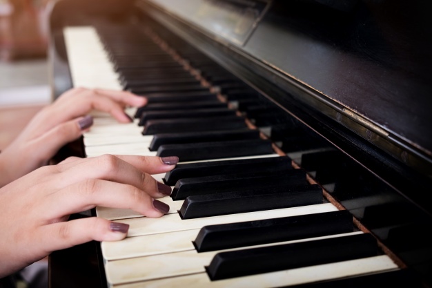Iguatemi Fortaleza promove de aula de piano online nesta sexta-feira