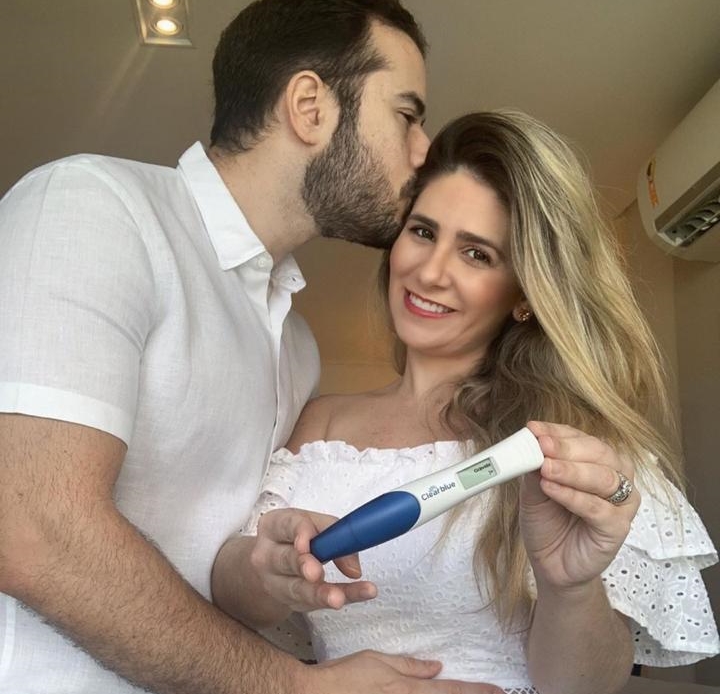 Nathalia da Escóssia e Osvaldo Duarte assinam seu primeiro contrato com a Cegonha Nathalia da Escóssia e Osvaldo Duarte assinam seu primeiro contrato com a Cegonha
