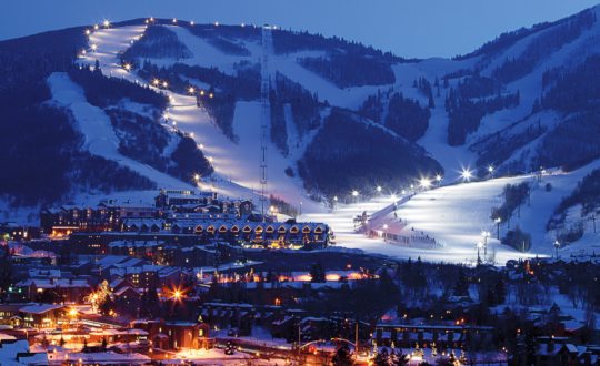 CEO da Vail Resorts doa US$ 2,5 milhões a funcionários e organizações nos EUA CEO da Vail Resorts doa US$ 2,5 milhões a funcionários e organizações nos EUA