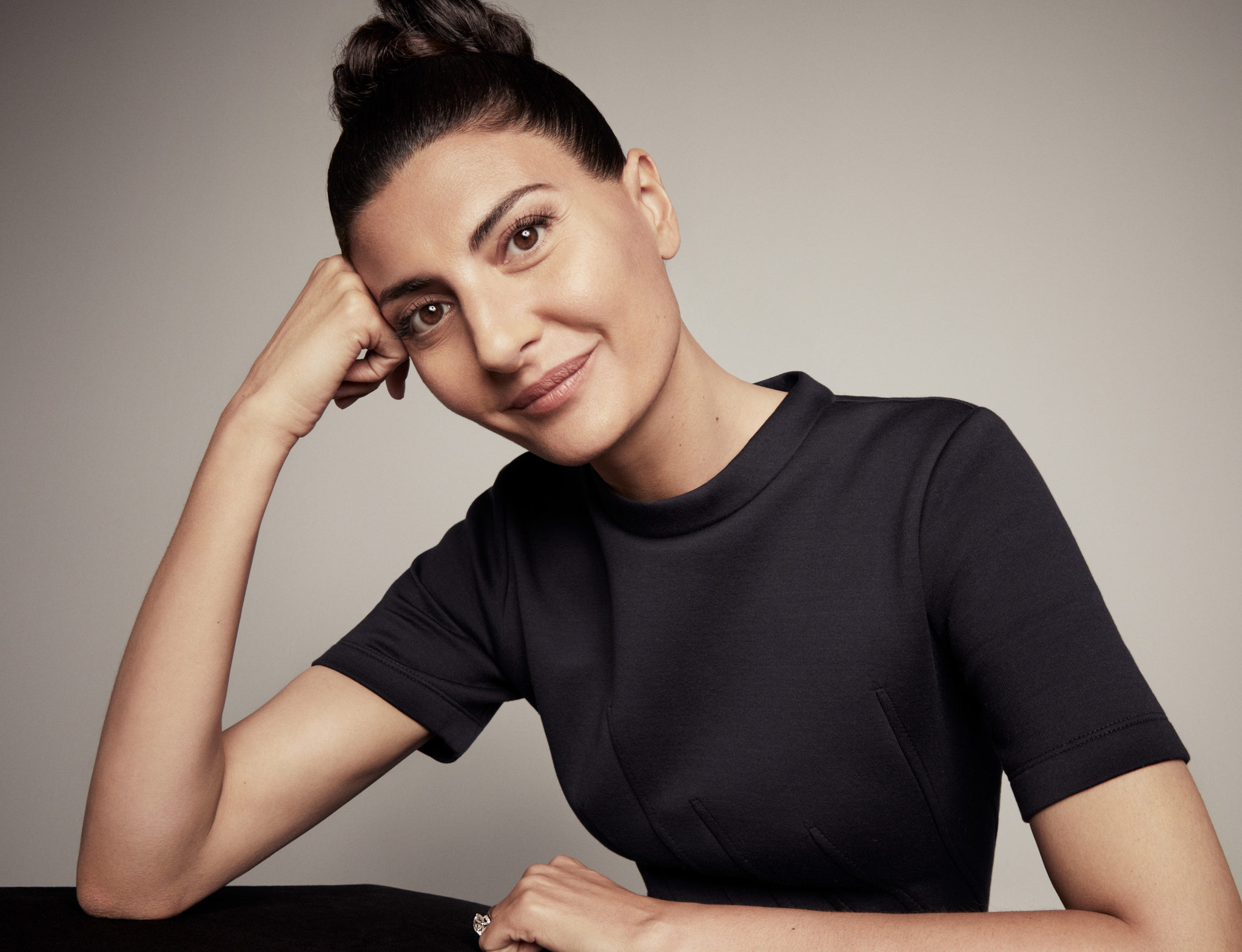 Giovanna Battaglia é a primeira diretora criativa da Swarovski em 125 anos de história Giovanna Battaglia é a primeira diretora criativa da Swarovski em 125 anos de história