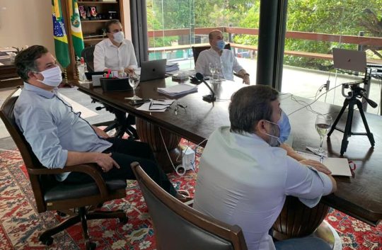 Camilo comanda reunião sobre ações rígidas de isolamento social em Fortaleza Camilo comanda reunião sobre ações rígidas de isolamento social em Fortaleza