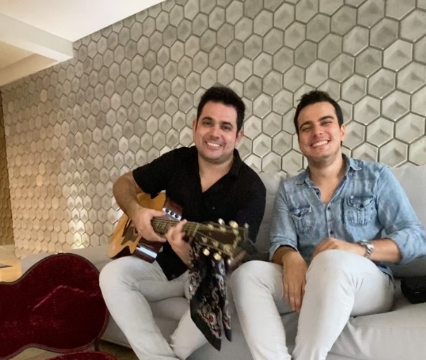 Luís Marcelo e Gabriel prometem fazer bonito em live do Projeto Pôr do Sol Online Luís Marcelo e Gabriel prometem fazer bonito em live do Projeto Pôr do Sol Online