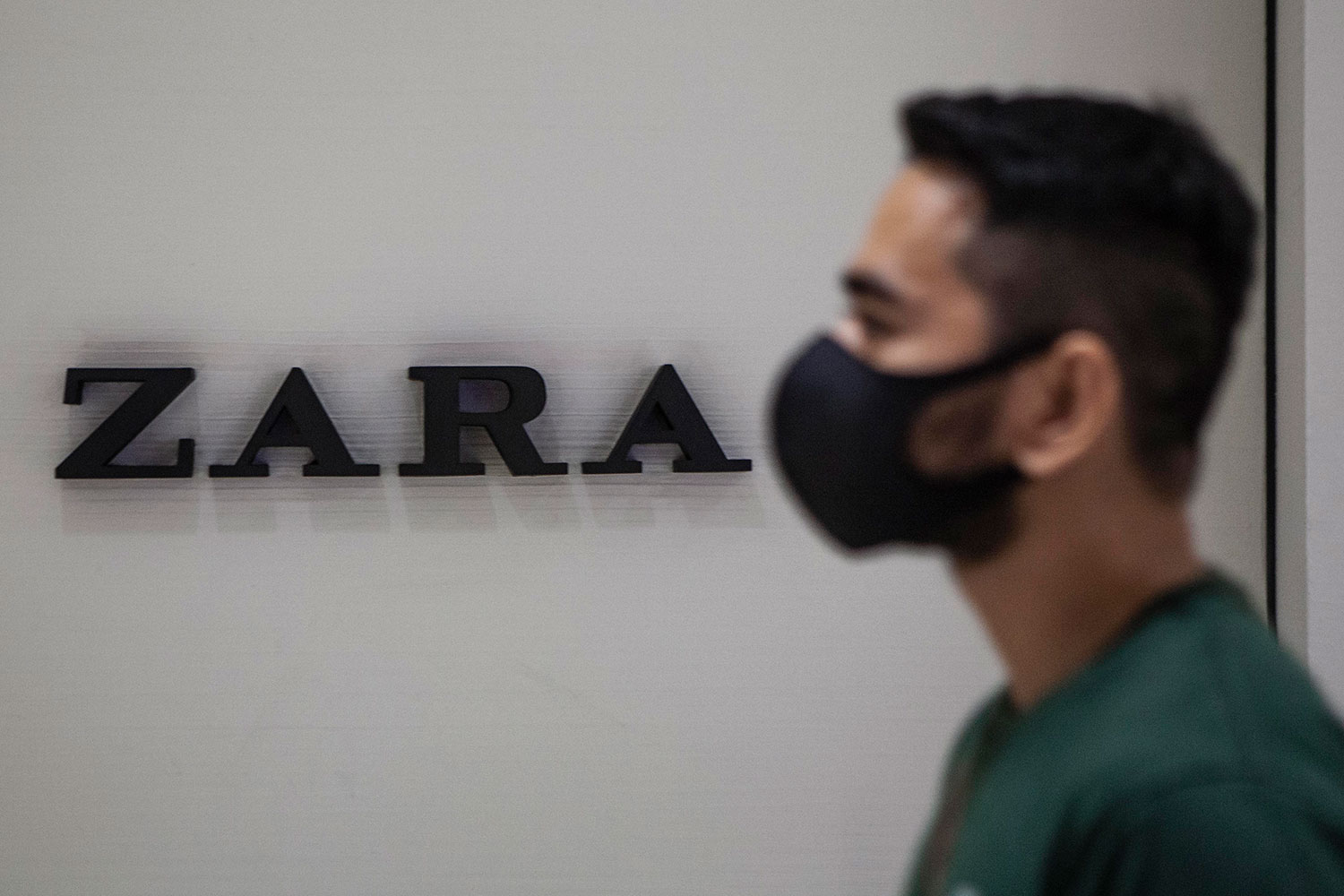 Zara anuncia o fechamento de mil lojas para apostar nas vendas online