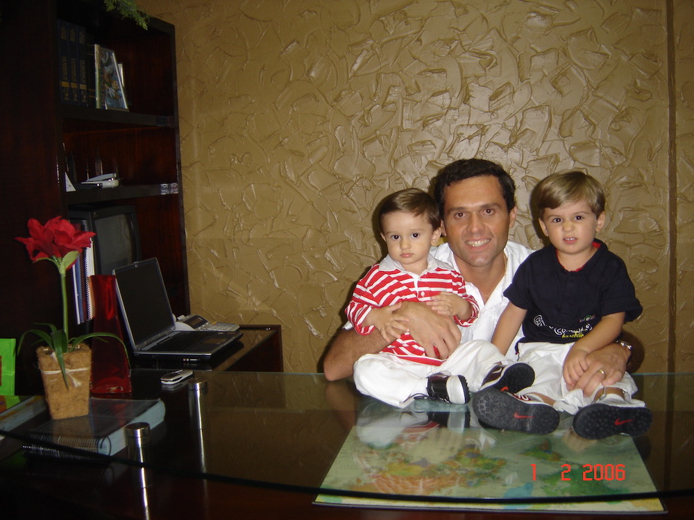 2006 Com Os Filhos Iago E Caique, No Escritório Da Sua Empresa Ultradata Participações