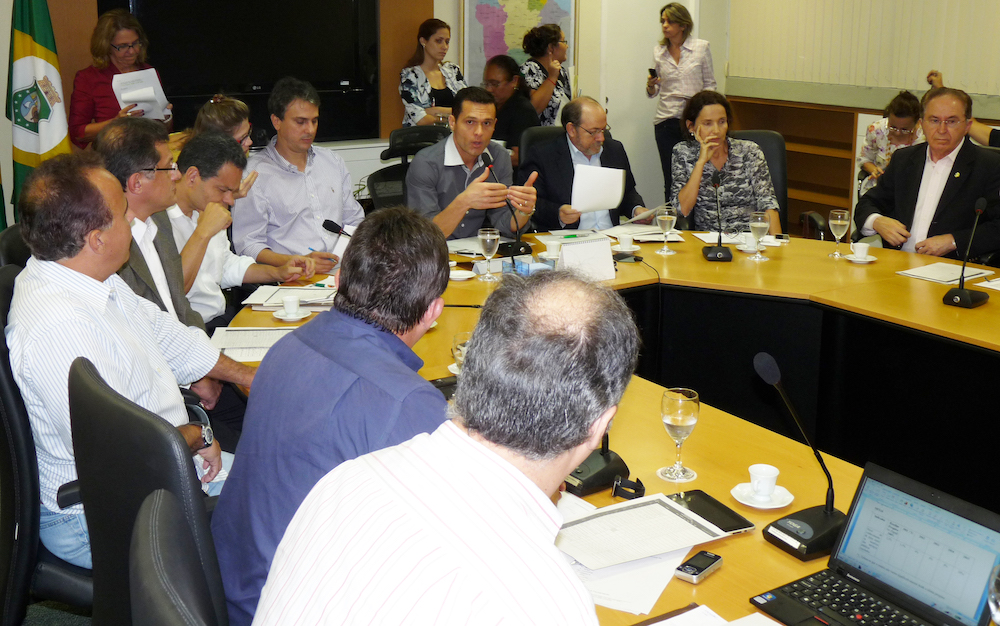 2012 Com Os Então Secretários Camilo Santana, Izolda Cela, Fernando Oliveira, João Melo, Paulo Henrique Lustosa E Arruda Bastos, Em Reunião Na Seplag