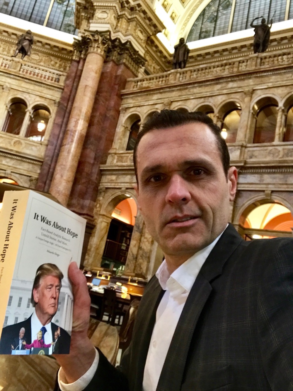 2017 Na Biblioteca Do Congresso Americano Em Washington Dc, Onde O Seu Livro It Was About Hope Está Registrado