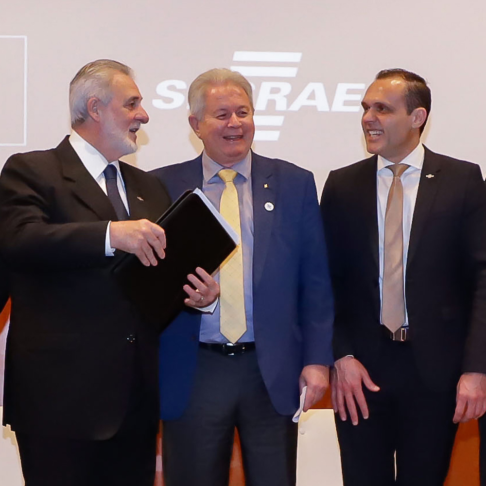 A Com O Presidente Do Banco Do Brasil Rubem Novaes E O Presidente Do Sebrae Carlos Melles, Na Sede Do Sebrae Nacional Em Brasilia, Df Em 2019