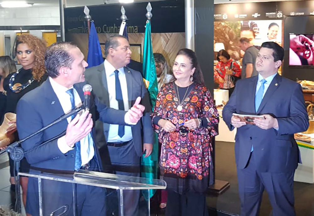 A Com Os Senadores David Alcolumbre Presidente Do Senado E Do Congresso, E Eduardo Gomes, E A Senadora Katia Abreu , Em Evento No Senado Federal, Brasilia Em 2019