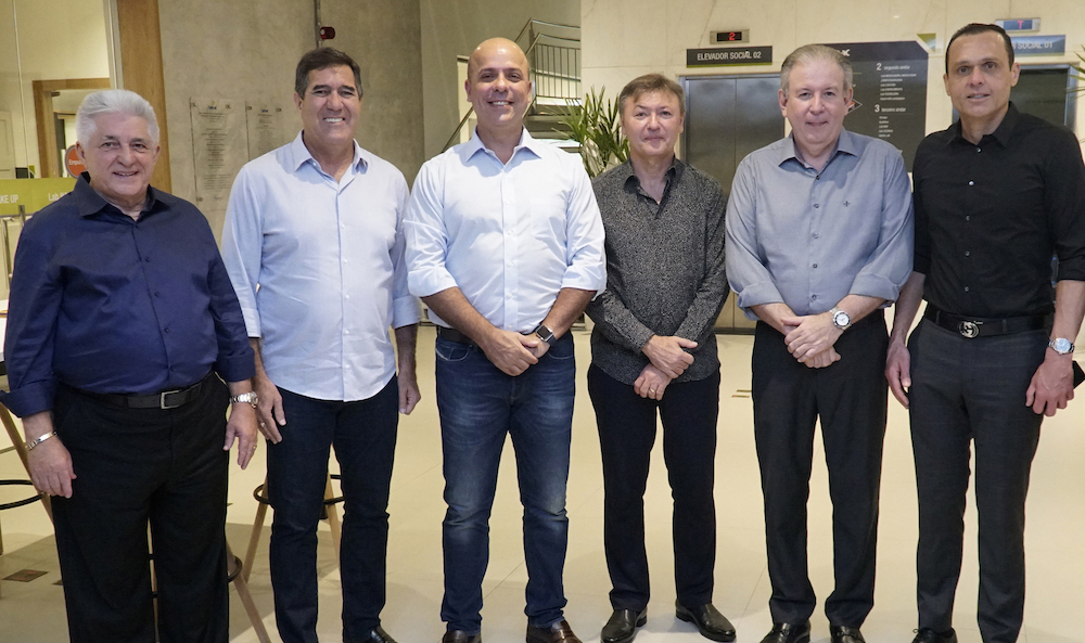 A Em Jantar Oferecido Pela Fecomércio Ce, Com Os Empresários Deusmar Queirós, Luiz Gastão, Maurício Filizola E Ricardo Cavalcanti, Em Torno Do Sec. Esp. Do Me Carlos Da Costa