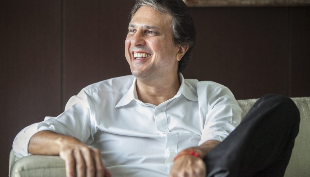 Em clima de solidariedade e respeito ao próximo, Camilo Santana celebra seus 52 anos