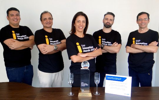 Aço Cearense recebe troféu e certificado de prêmio internacional de inovação