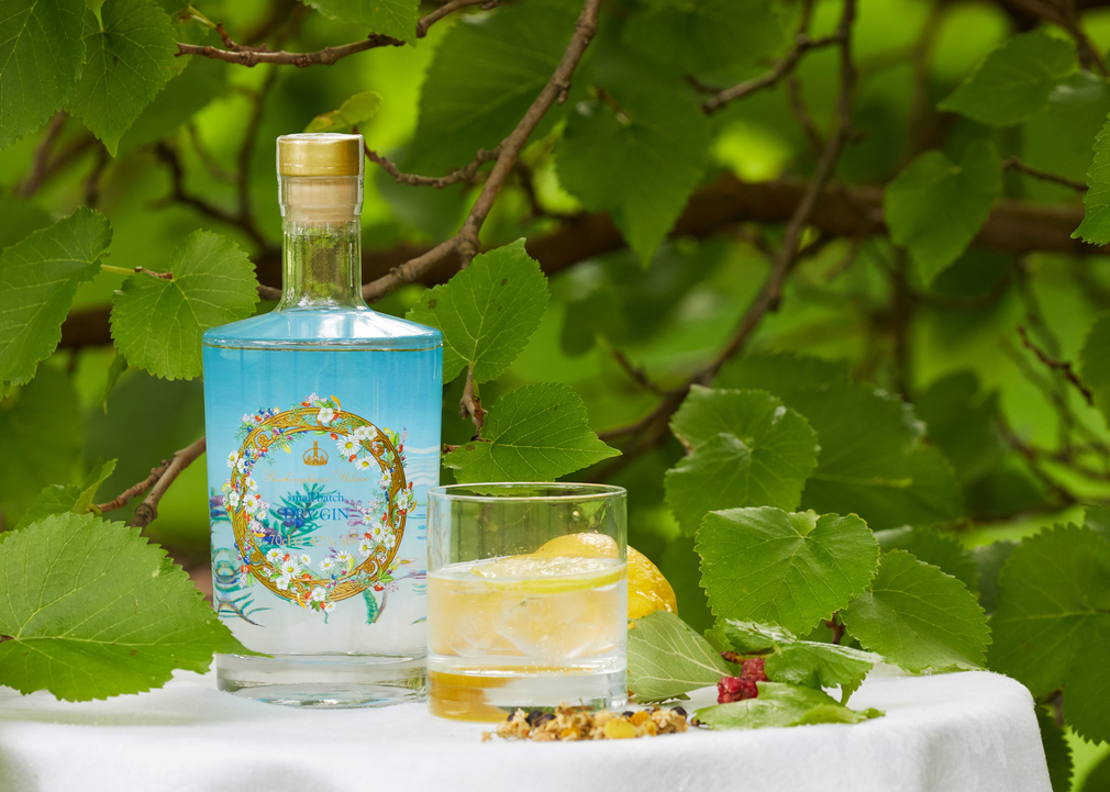 Família Real lança gin com ervas cultivadas no Palácio de Buckingham