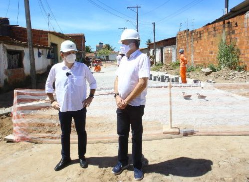 Roberto Cláudio e Antônio Henrique vistoriam obras do Programa Mais Ação