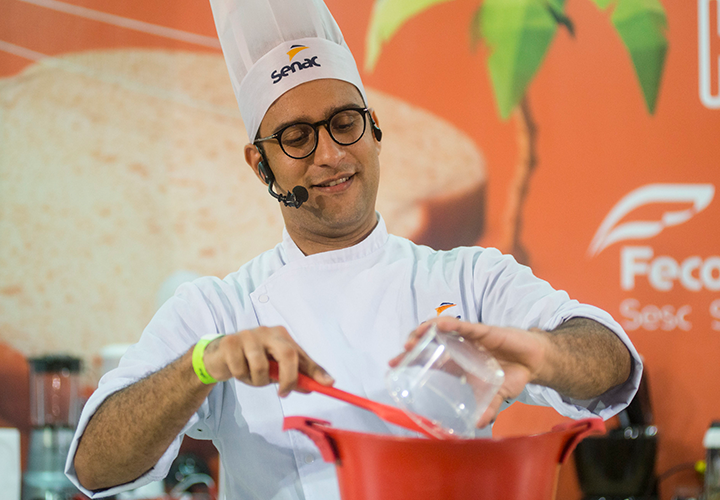 Senac Ceará promove ensino de receita italiana com chef Matheus Vieira