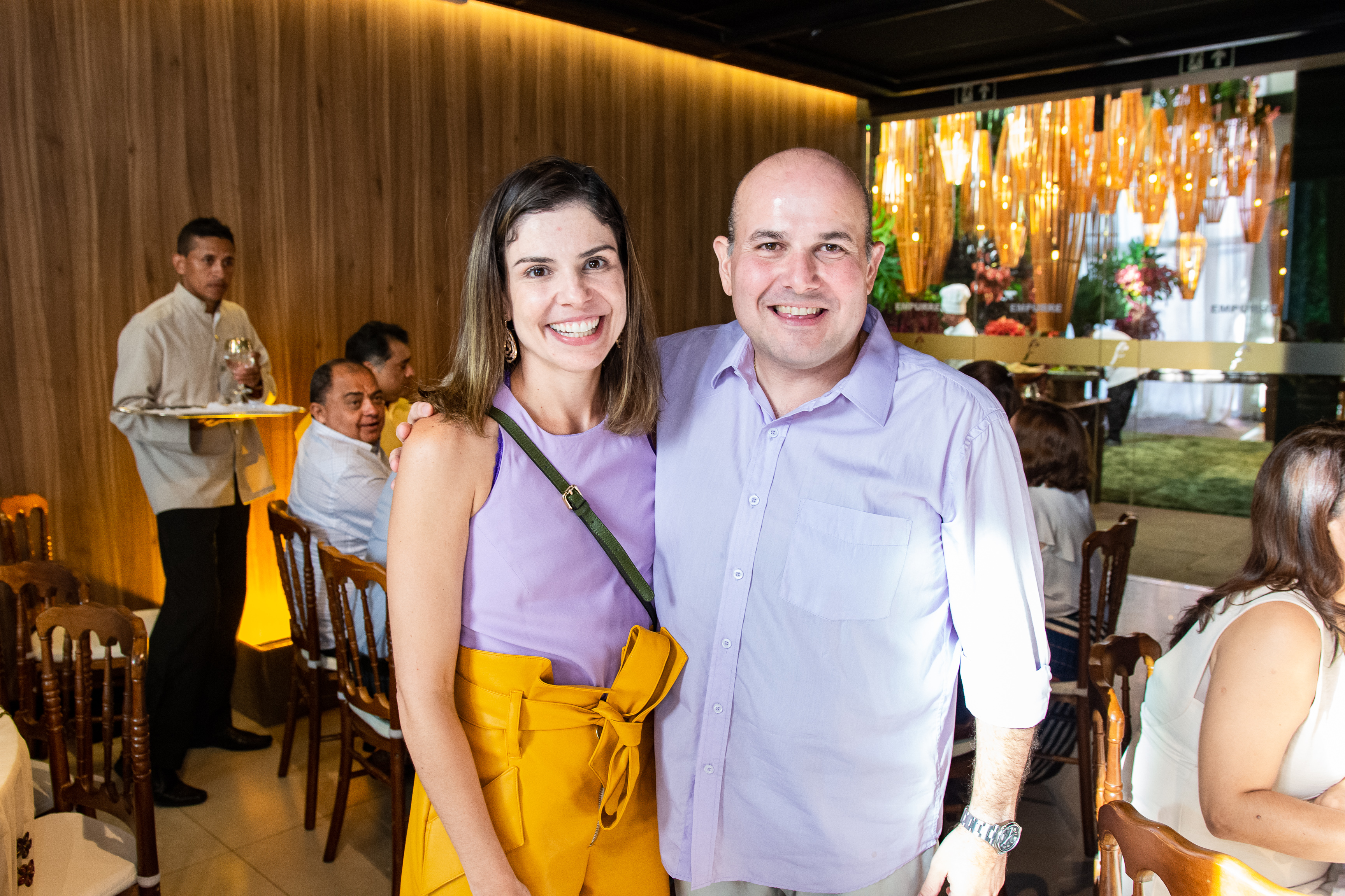 Roberto Cláudio faz homenagem a Carol Bezerra pelo seu aniversário