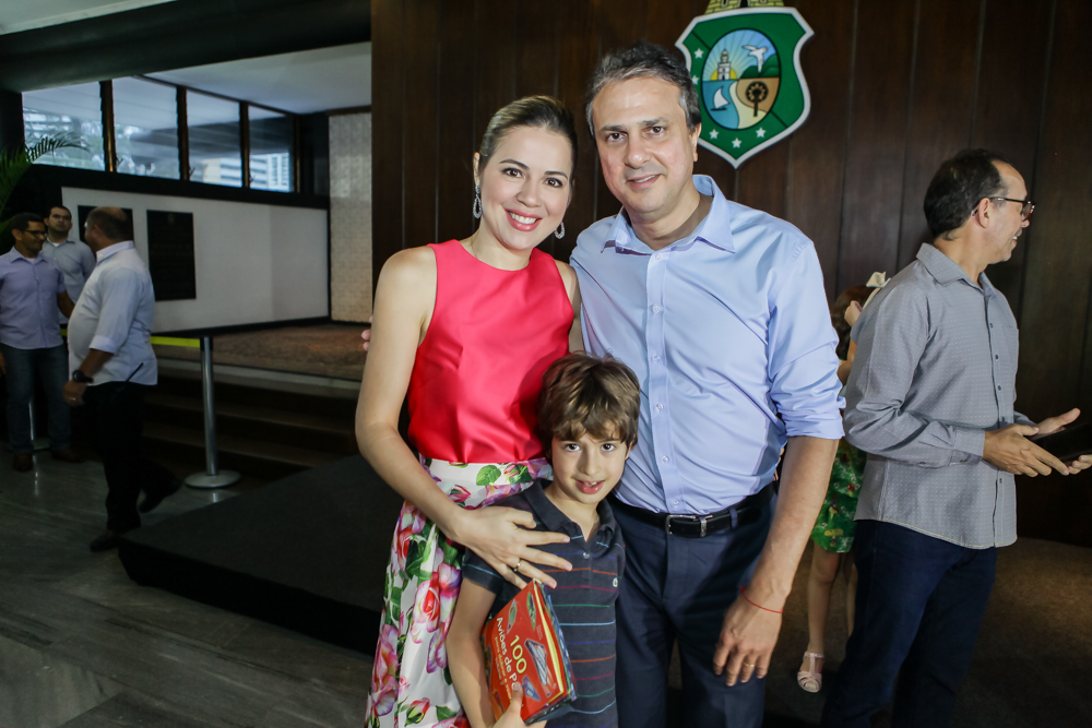 Camilo e Onélia Santana festejam os 10 anos do filho Pedro