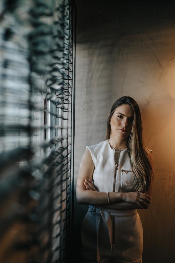 Lara Linhares desenvolve projetos que unem a modernidade do contemporâneo e a sofisticação do clássico