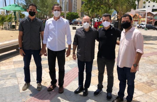 Camilo e Roberto Cláudio entregam equipamentos ao Corpo de Bombeiros Camilo e Roberto Cláudio entregam equipamentos ao Corpo de Bombeiros