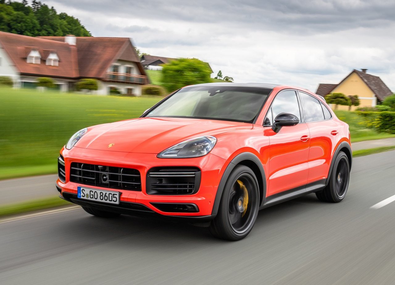 Porsche inicia as vendas do Cayenne E-Hybrid Coupé e Cayenne Turbo Coupé