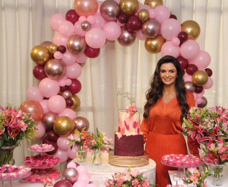 Monaliza Cavalcante festeja a troca de idade com almoço especial no O Banquete