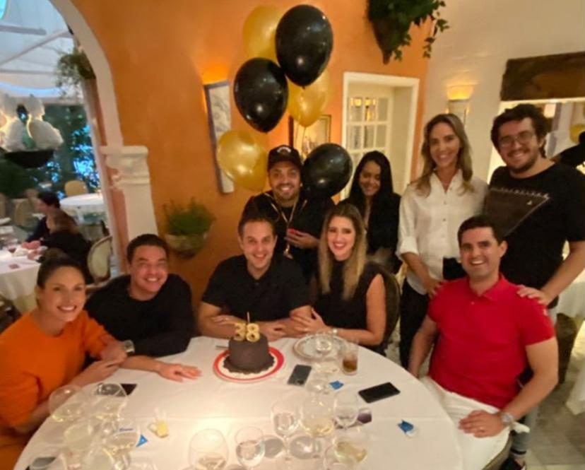 Bruno Bastos aterrissa em São Paulo para celebrar sua troca de idade Bruno Bastos aterrissa em São Paulo para celebrar sua troca de idade
