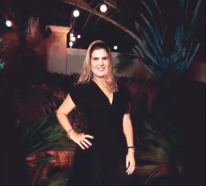 Hoje é dia de parabenizar Beatriz Pontes pelo seu aniversário Hoje é dia de parabenizar Beatriz Pontes pelo seu aniversário