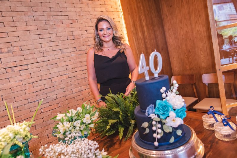 Happy Birthday - Rachel Fortes celebra seu start nas quatro décadas com brinde no Coco Bambu Iguatemi