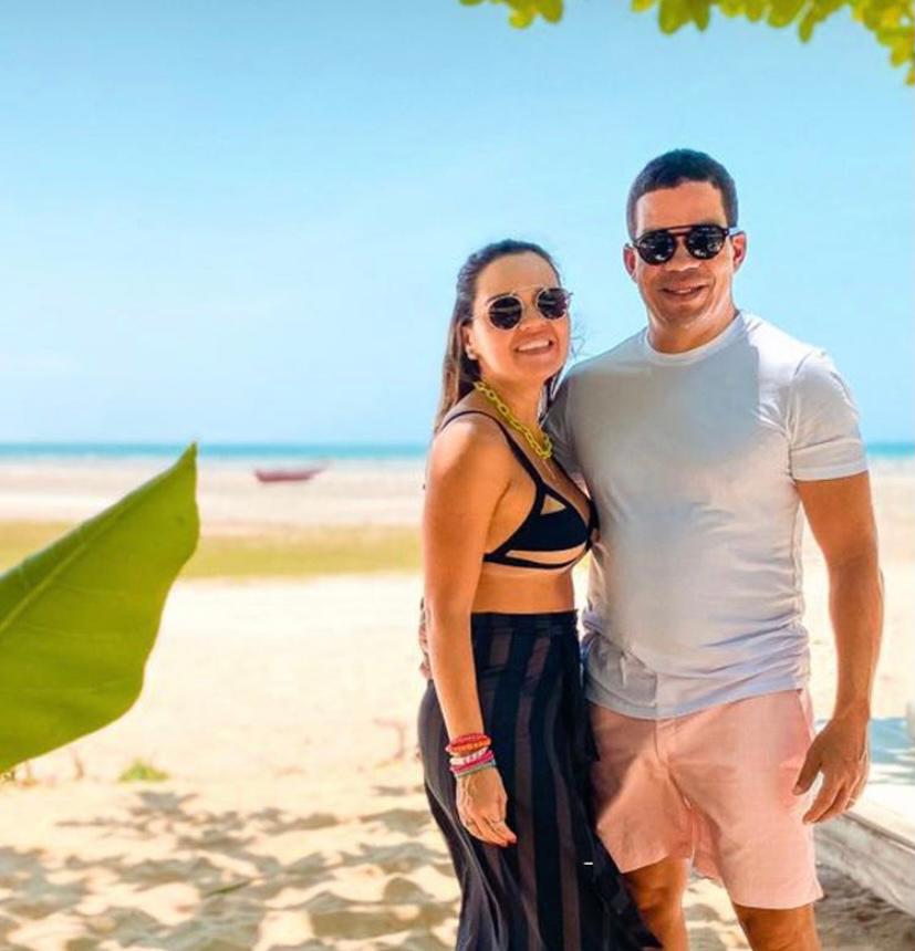 Katarine e Kaká Queirós celebram seus 19 anos de casados em viagem à Jeri Katarine e Kaká Queirós celebram seus 19 anos de casados em viagem à Jeri