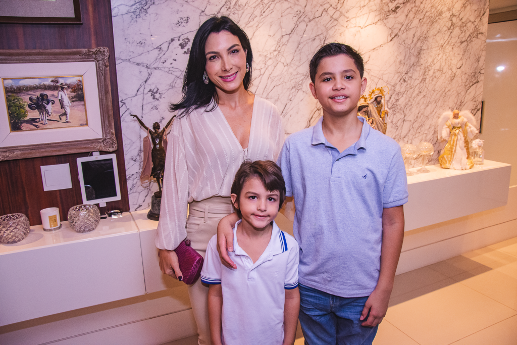 
				Dani, Joao E Guilherme Linheiro
				