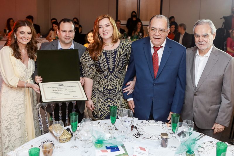 Emilia Buarque, Igor E Aline Barroso, Regis Barroso E Max Perlingeiro (1)