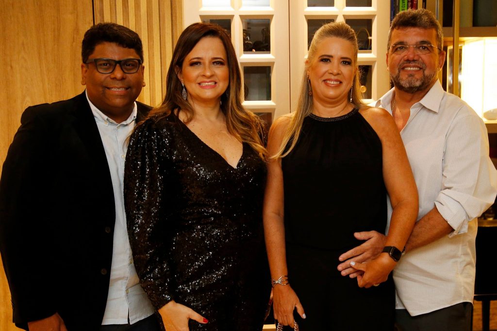 
				Jose Roberto E Mychele Sampaio, Aureli E Paulo Plutarco
				