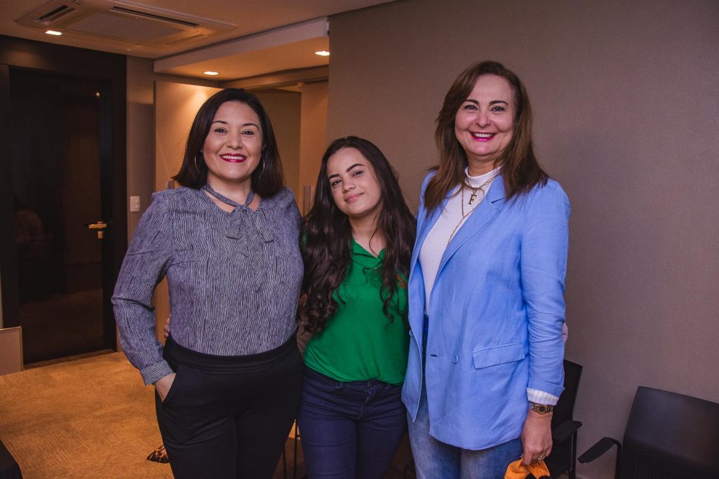 Poolyne Guimaraes, Livia Maria E Fatima Santana