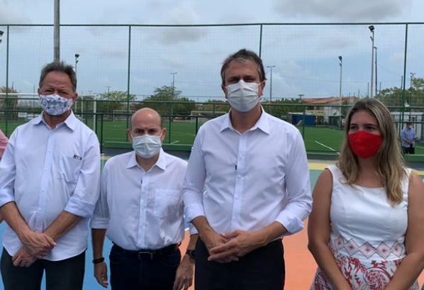 Camilo Santana e Roberto Cláudio entregam complexo esportivo na Capital Camilo Santana e Roberto Cláudio entregam complexo esportivo na Capital