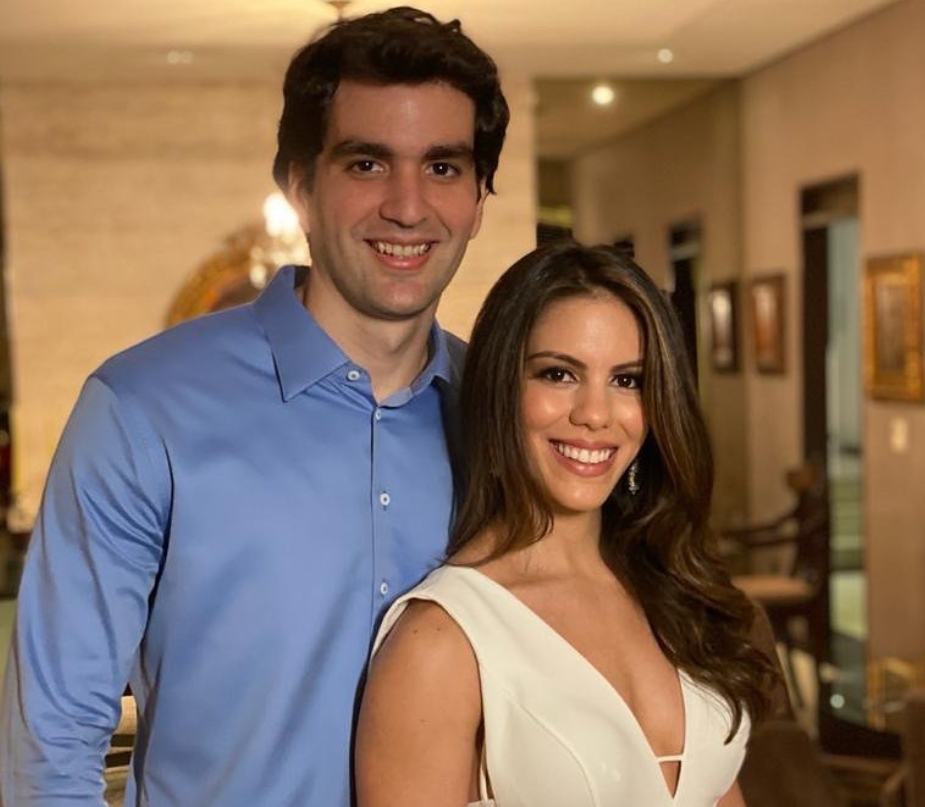 Manuela Rolim e Raphael Nogueira oficializam noivado durante o weekend