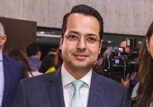Vitor Valim vence de virada e é eleito como novo prefeito de Caucaia Vitor Valim vence de virada e é eleito como novo prefeito de Caucaia