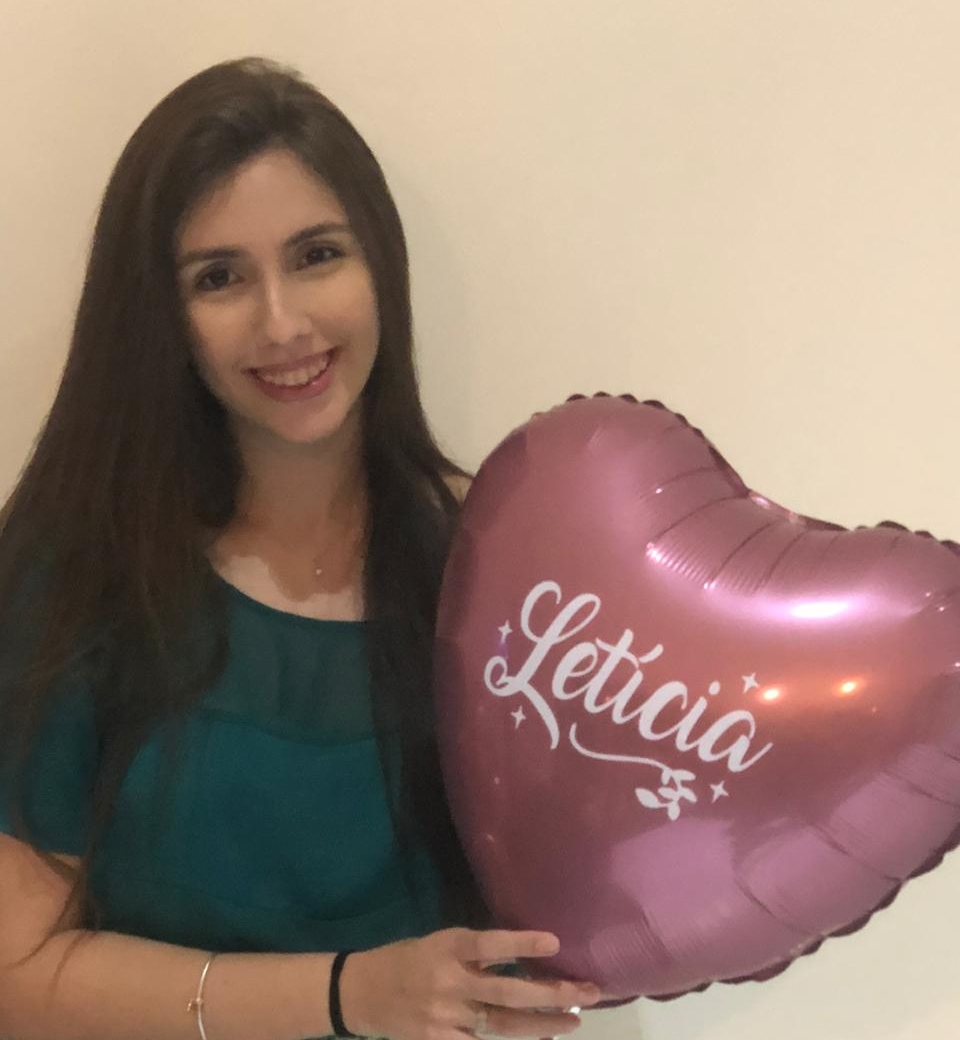 Letícia Sanford celebra seus 15 anos em comemoração intimista