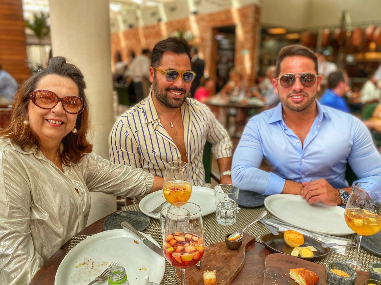 Germana, Felipe e Veri Bessa em tour pela capital paulista